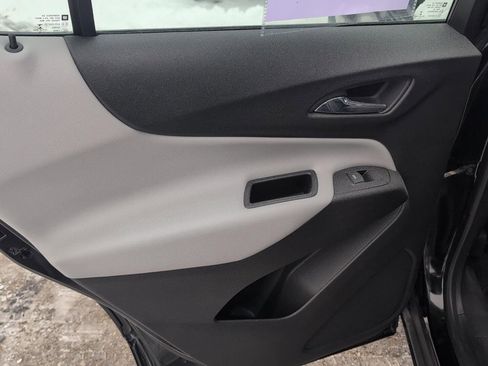 Used 2018 Chevrolet Equinox LS image 12