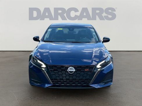 Used 2024 Nissan Altima 2.5 SR FWD image 2