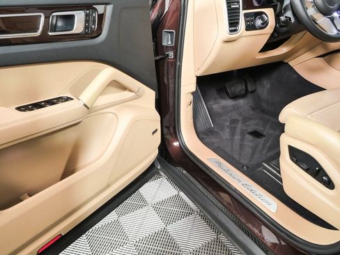 Certified 2023 Porsche Cayenne Coupe AWD/4WD image 8