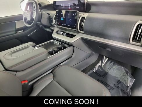 Used 2025 Ford Expedition Active image 18