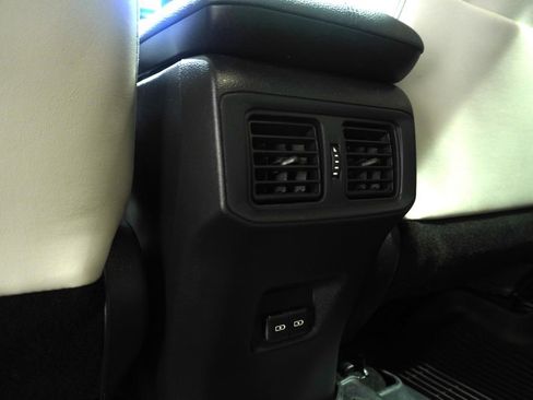 Used 2023 Toyota RAV4 XLE Premium image 14