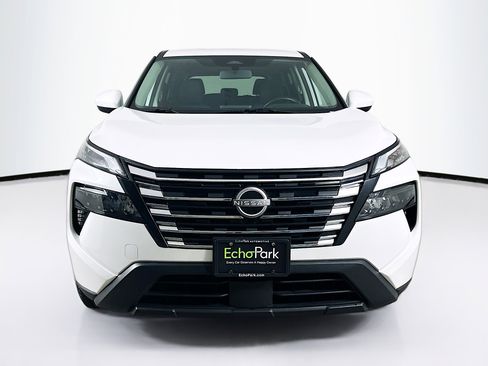Used 2025 Nissan Rogue SV AWD/4WD image 2