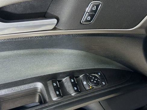 Used 2018 Ford Fusion SE w/ Fusion SE Technology Package image 17