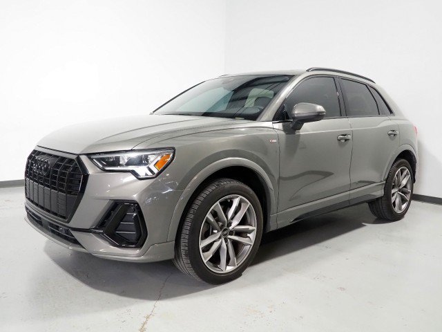 Used 2023 Audi Q3 quattro 2.0T Premium w/ Black Optic Sport Package AWD/4WD image 10