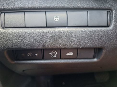 Used 2024 Nissan Rogue SL FWD image 12