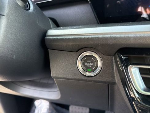 Used 2025 Chevrolet Traverse LT image 27