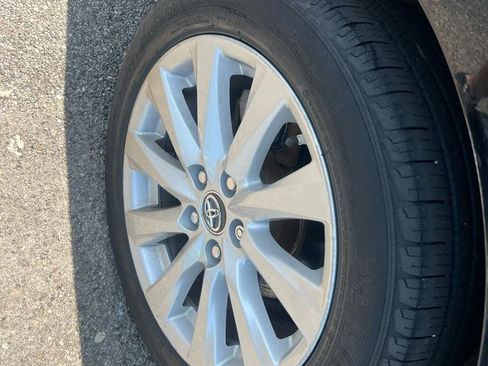 Used 2018 Toyota Camry SE FWD image 23