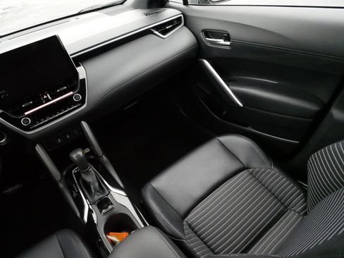 Used 2023 Toyota Corolla Cross XSE image 11