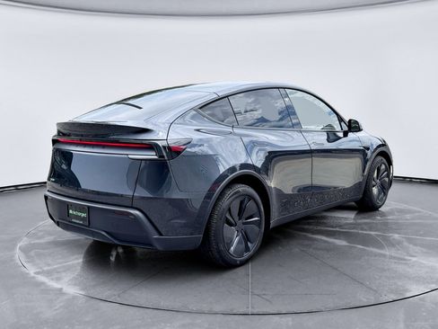 Used 2026 Tesla Model Y 2WD image 3