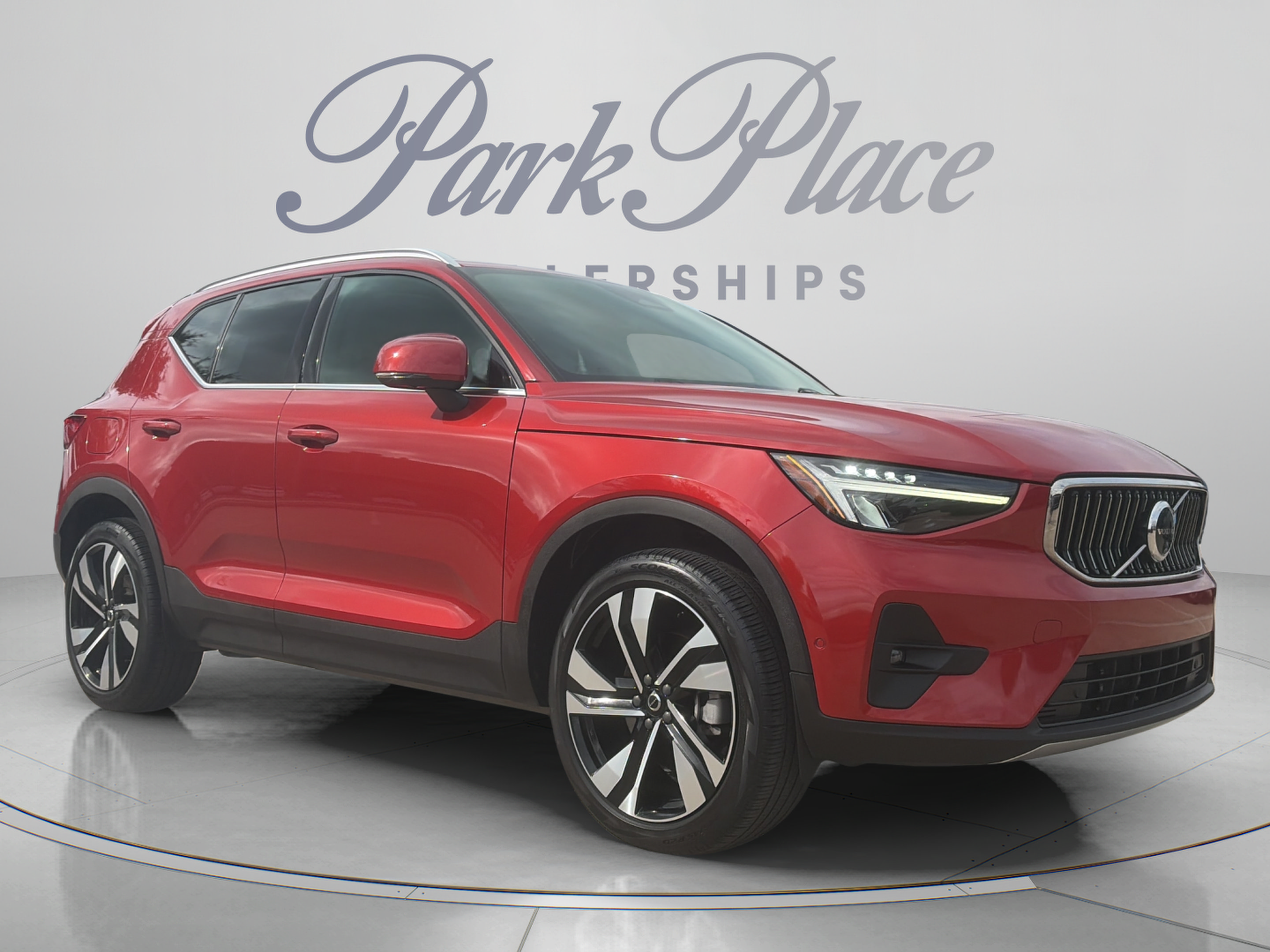 Used 2024 Volvo XC40 B5 Plus AWD/4WD image 9