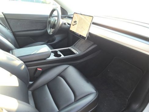 Used 2022 Tesla Model Y Performance AWD/4WD image 3