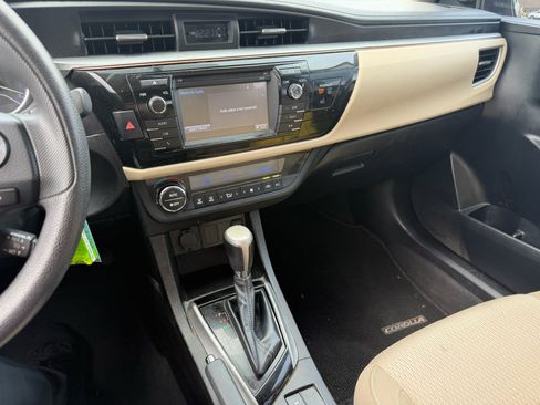 Used 2014 Toyota Corolla LE FWD image 12