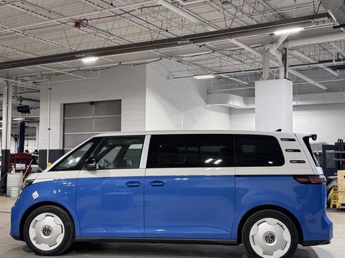 New 2025 Volkswagen ID. Buzz 1st Edition image 41