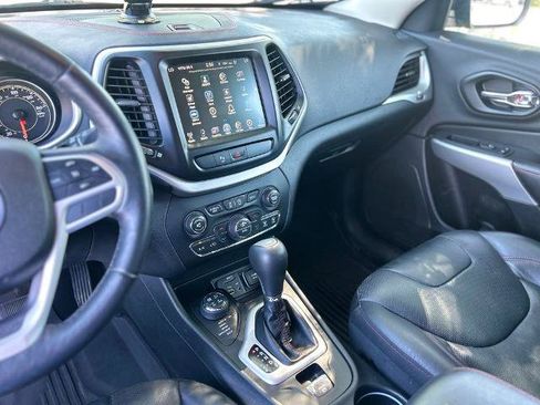 Used 2018 Jeep Cherokee Trailhawk w/ Quick Order Package 27L AWD/4WD image 24