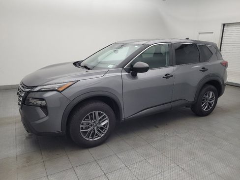 Used 2024 Nissan Rogue S AWD/4WD image 2