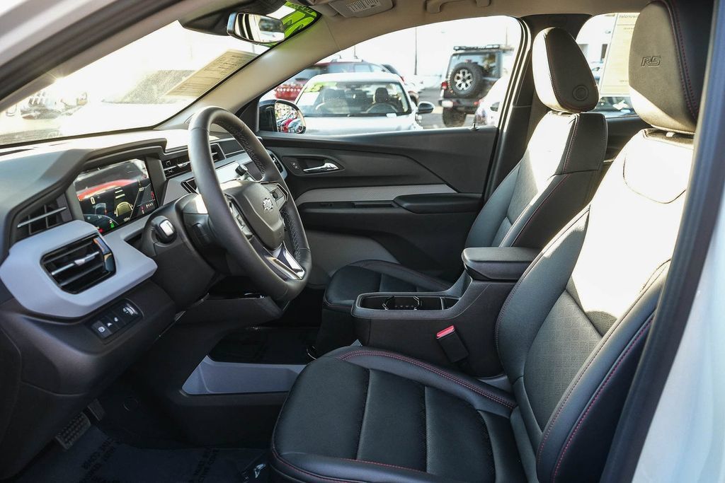 Used 2027 Chevrolet Bolt RS FWD image 16