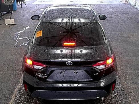Used 2022 Toyota Corolla LE image 6
