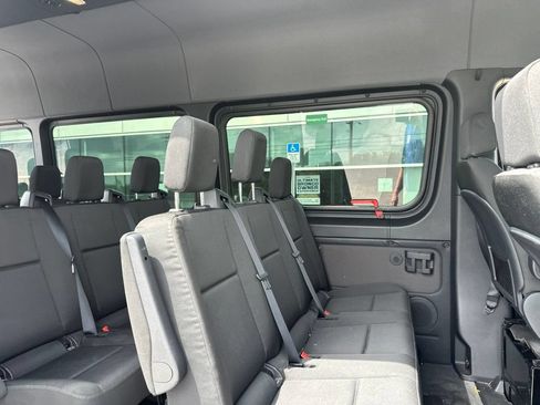 Used 2025 Mercedes-Benz Sprinter 2500 image 3