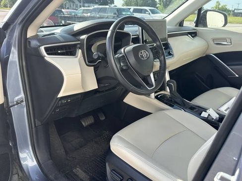 Used 2023 Toyota Corolla Cross XLE w/ Convenience Package AWD/4WD image 13