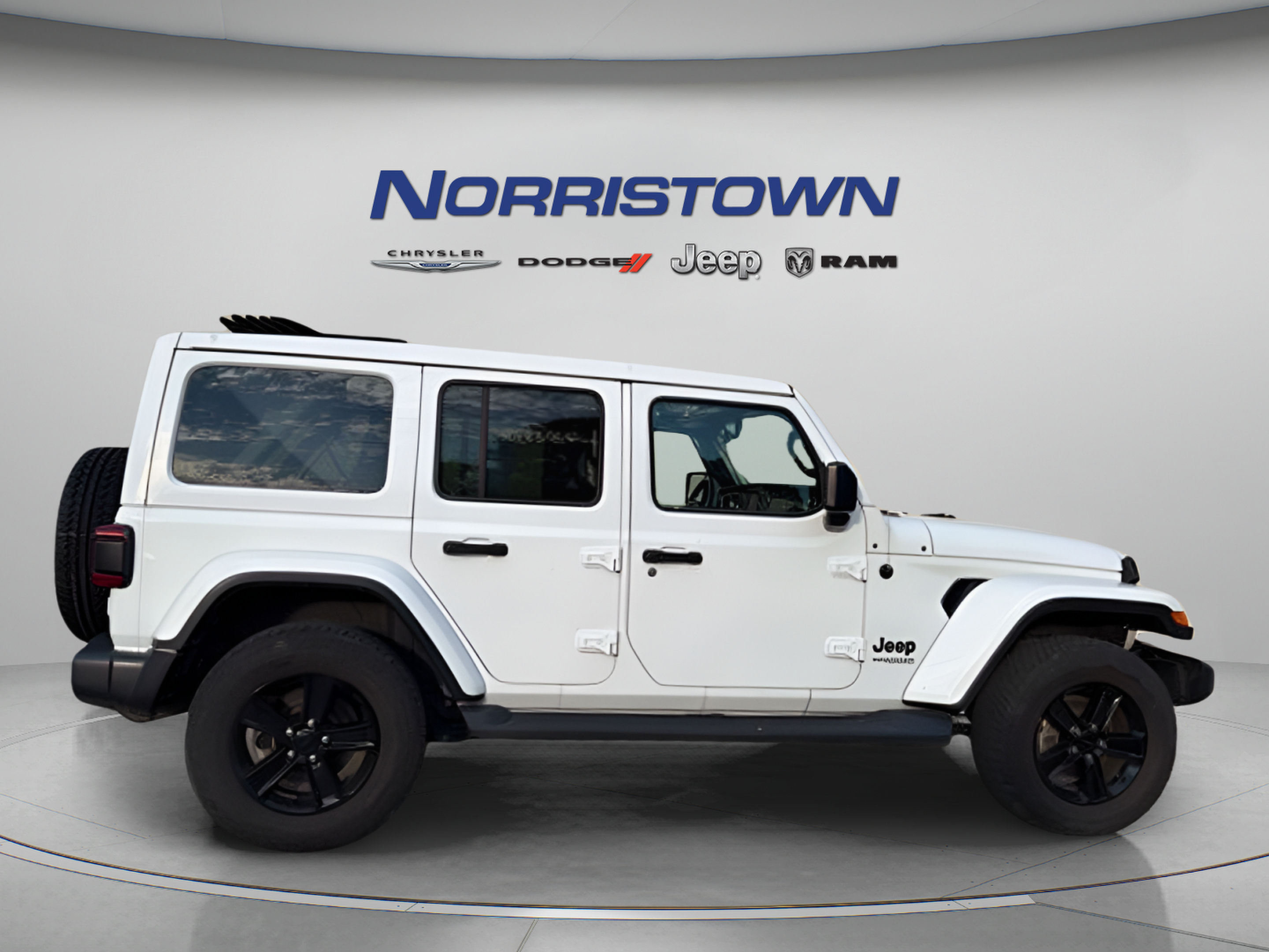Used 2021 Jeep Wrangler Unlimited Sahara AWD/4WD image 8