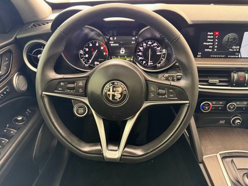 Used 2018 Alfa Romeo Stelvio Ti AWD/4WD image 17