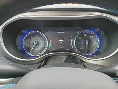 Used 2021 Chrysler Pacifica Touring-L w/ Uconnect Theater Family Group AWD/4WD image 21