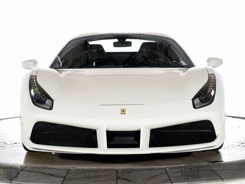 Used 2019 Ferrari 488 Spider image 15
