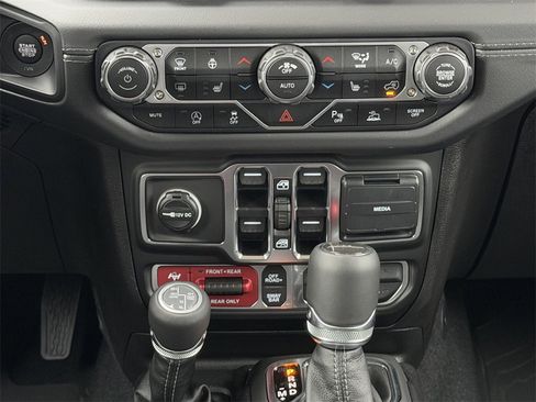 New 2025 Jeep Gladiator Rubicon image 16