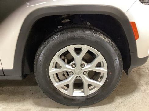 Certified 2023 Jeep Grand Cherokee Limited AWD/4WD image 13