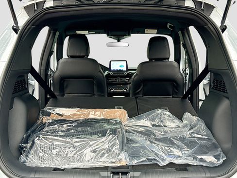 New 2026 Ford Escape ST-Line w/ Cold Weather Package image 7