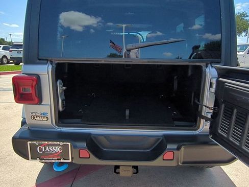 Used 2023 Jeep Wrangler Unlimited Sahara image 25