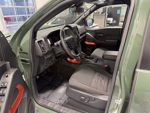 Used 2025 Nissan Frontier PRO-4X image 9