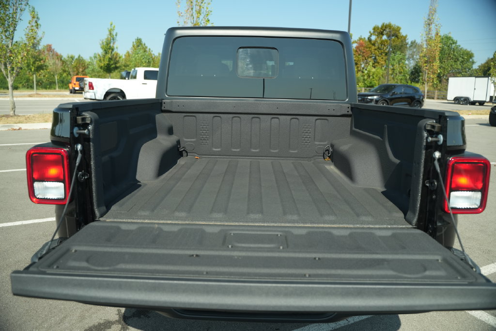 New 2026 Jeep Gladiator Sport AWD/4WD image 15