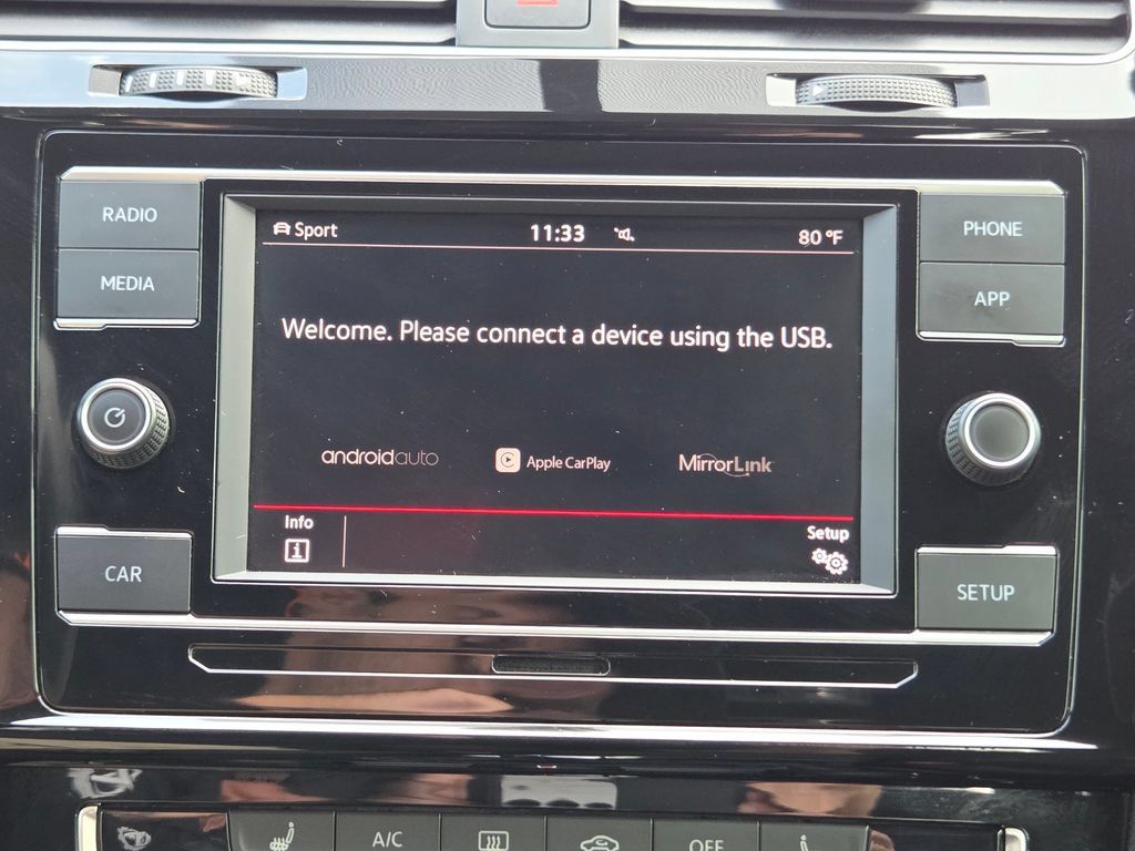 Used 2019 Volkswagen Golf 4-Door FWD image 3