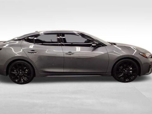 Used 2023 Nissan Maxima SR w/ Sport Mat Group image 11