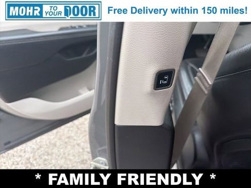 Used 2022 Chrysler Pacifica Touring-L FWD image 28