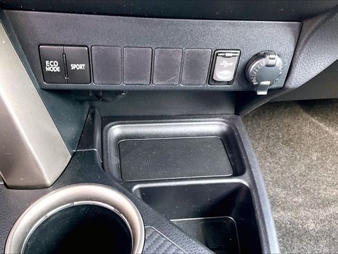 Used 2015 Toyota RAV4 XLE FWD image 32