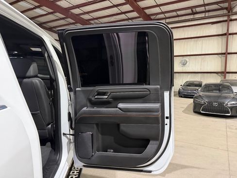 Used 2024 GMC Sierra 2500 AT4 w/ AT4 Preferred Package AWD/4WD image 19