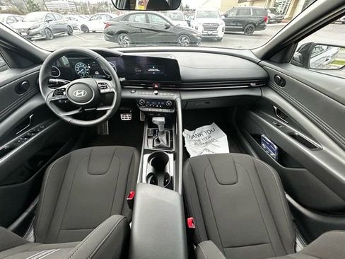 Certified 2025 Hyundai Elantra SEL image 34