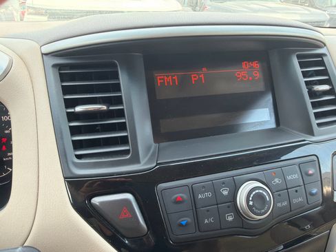 Used 2015 Nissan Pathfinder S AWD/4WD image 9