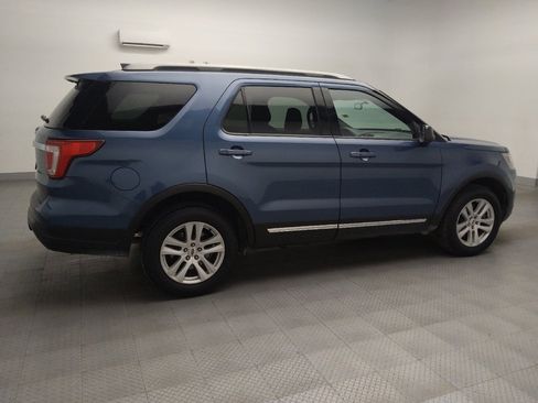 Used 2019 Ford Explorer XLT image 10