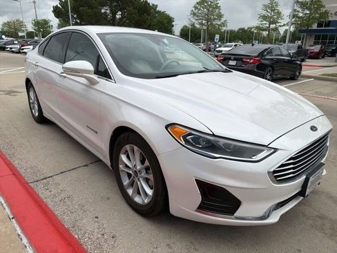 Used 2019 Ford Fusion SEL image 3