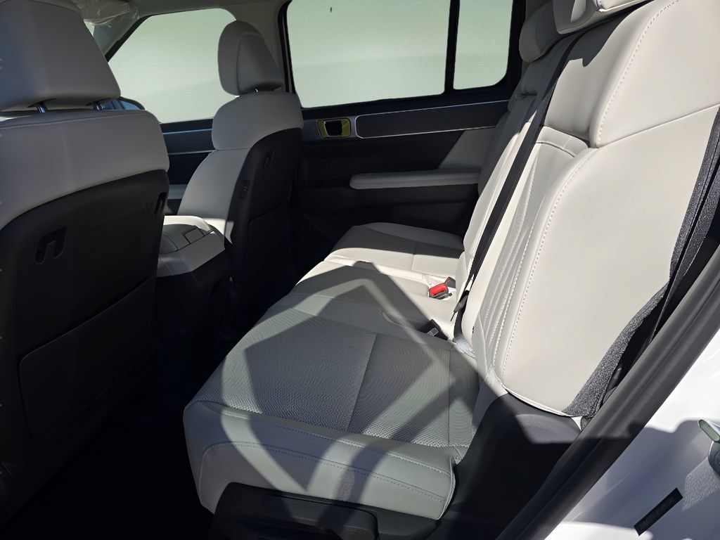 Used 2026 Hyundai Santa Fe SEL AWD/4WD image 15