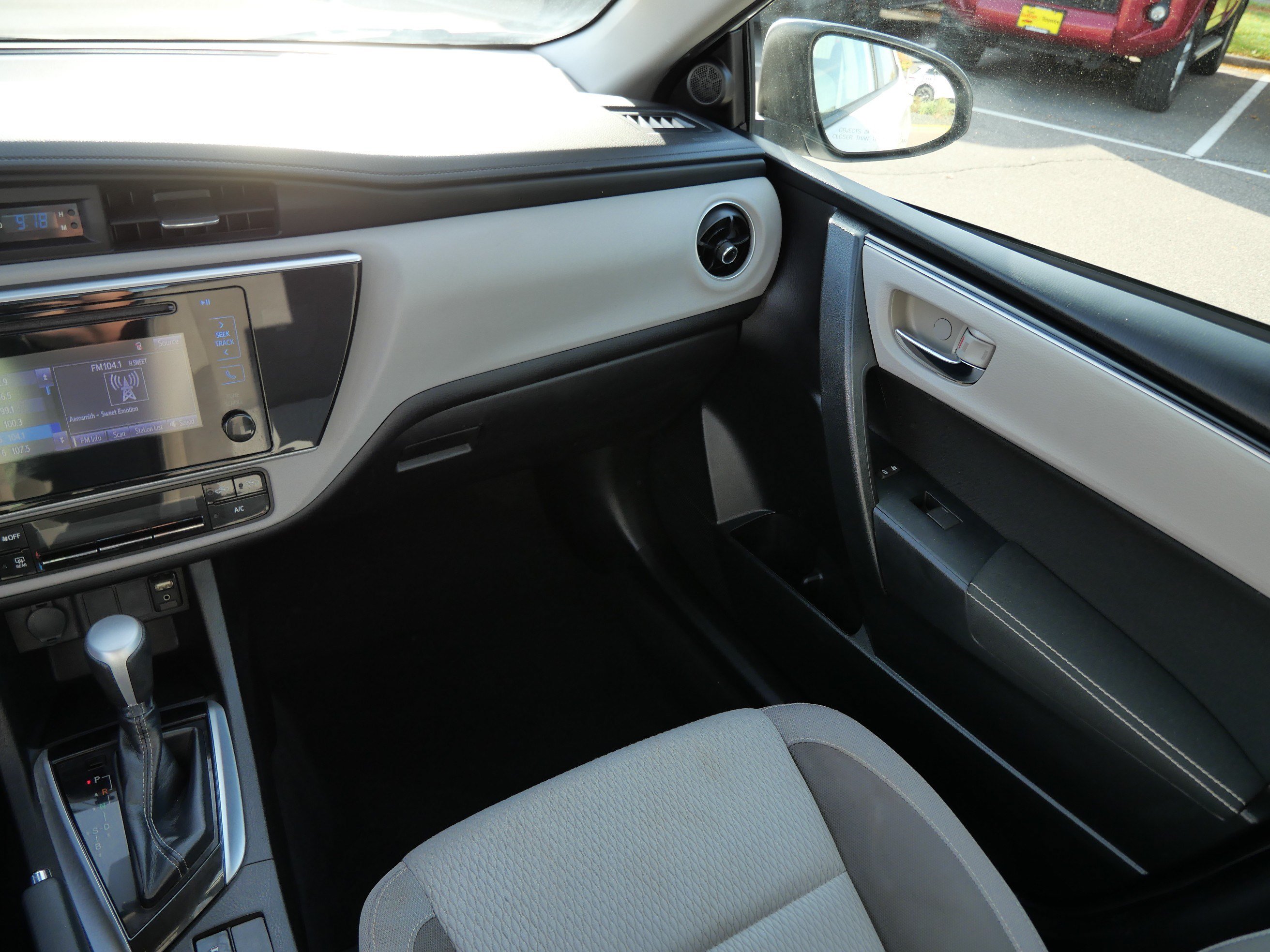 Certified 2019 Toyota Corolla LE FWD image 11