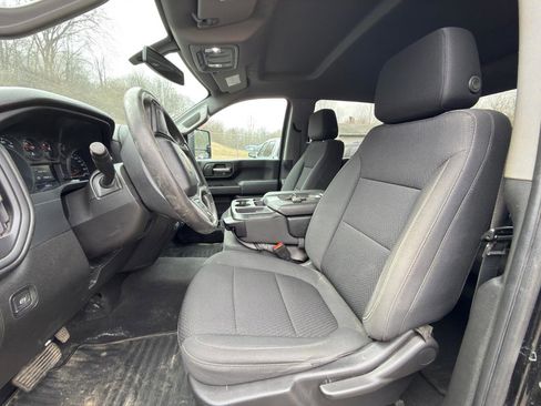 Used 2022 Chevrolet Silverado 2500 Custom w/ Custom Value Package image 2