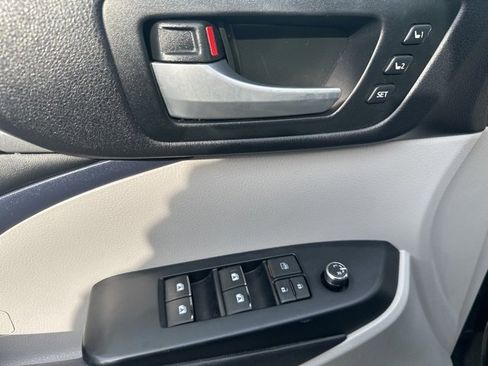 Used 2015 Toyota Highlander Limited Platinum image 12