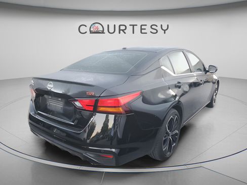Used 2023 Nissan Altima 2.5 SR FWD image 19