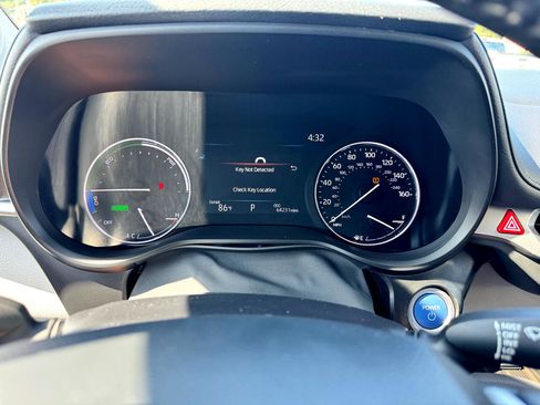 Used 2021 Toyota Sienna Limited image 28