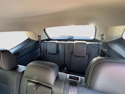 Used 2025 Volkswagen Atlas SE AWD/4WD image 18