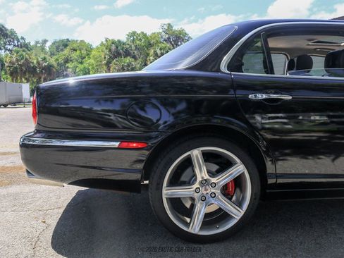 Used 2006 Jaguar XJ Vanden Plas Super V8 Portfolio RWD image 10